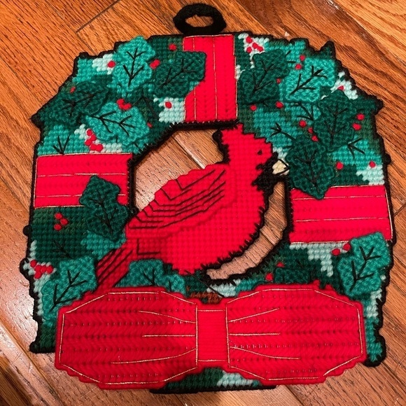 FINISHED Plastic Canvas CARDINAL Christmas WREATH 11.5" Design Works #T17358 - Picture 1 of 4